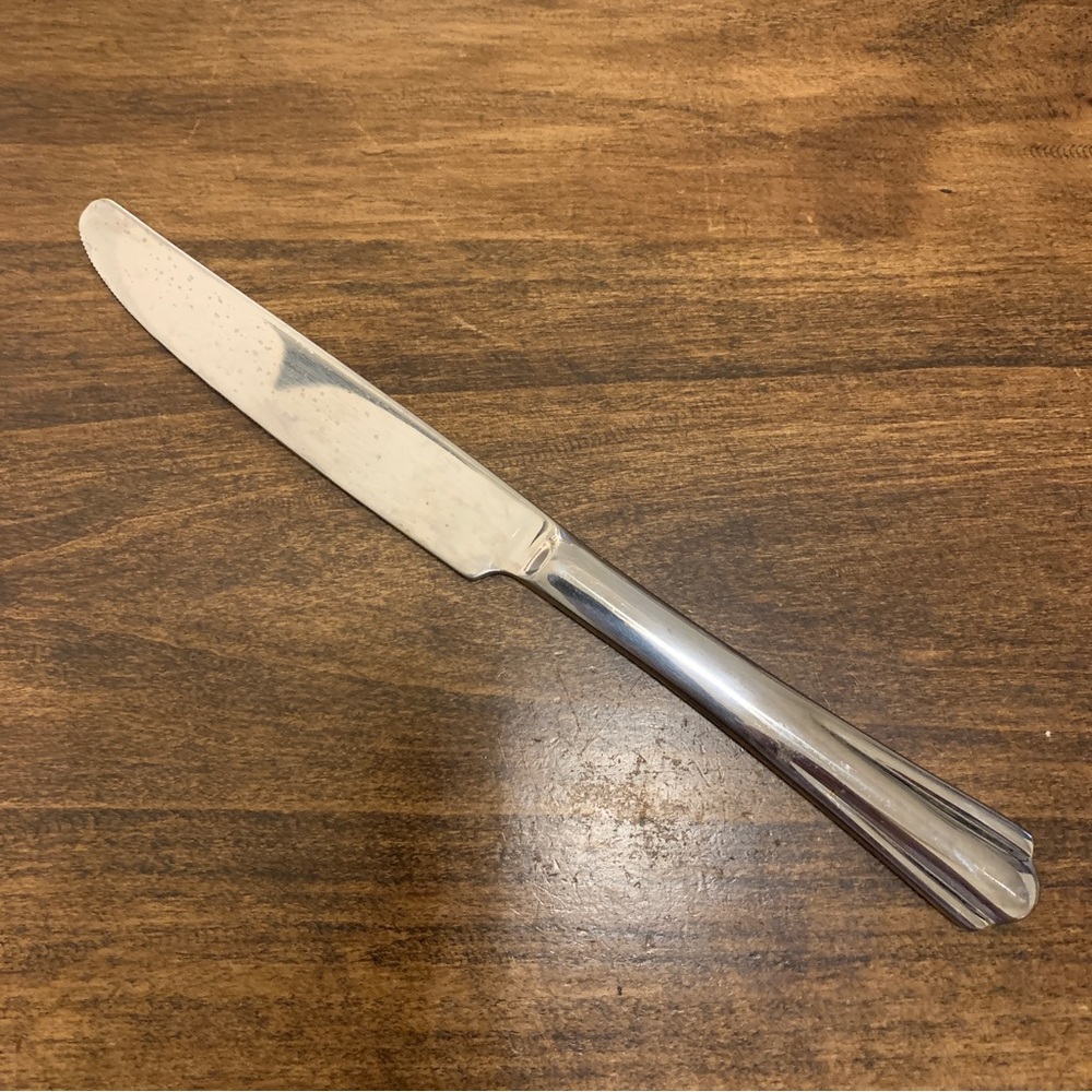 3/$20 One Hampton Silversmiths stainless knife Petal